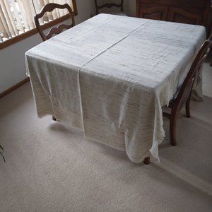 Table Cloth, 60" x 90". Earthtones, with 8 matching , 16" x 16" Napkins